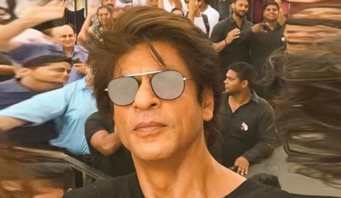 Shah Rukh Khan: কালো সানগ্লাসে চোখ ঢেকে সিদ্ধার্থ আনন্দের কাছে হাজির শাহরুখ, 'পাঠান'-এর চোখের কী অবস্থা?