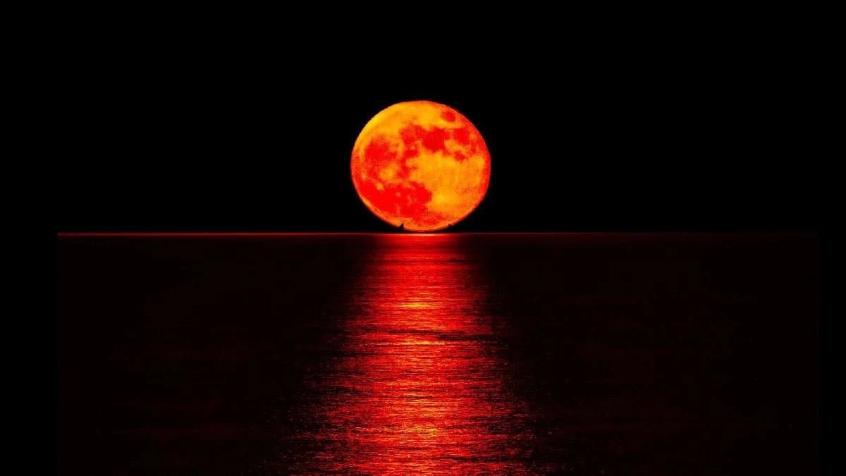 Why blood moon can be dangerous according to Horoscope Today