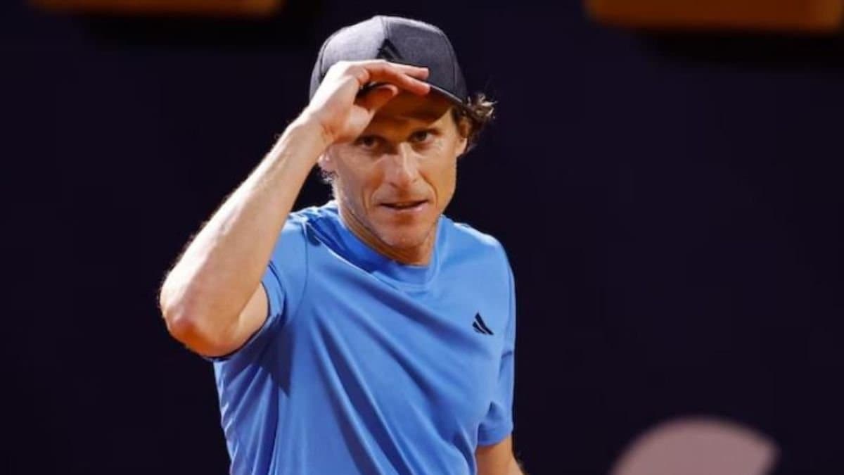 Diego Forlan made his professional tennis debut but was defeated under an hour spt 