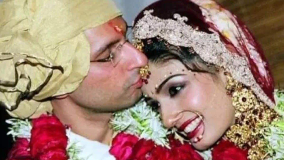 First Destination Wedding Of Bollywood this Actress Entered In A 100 Year Old Doli and Wore 35 Year Old Outfit who is she details inside ent