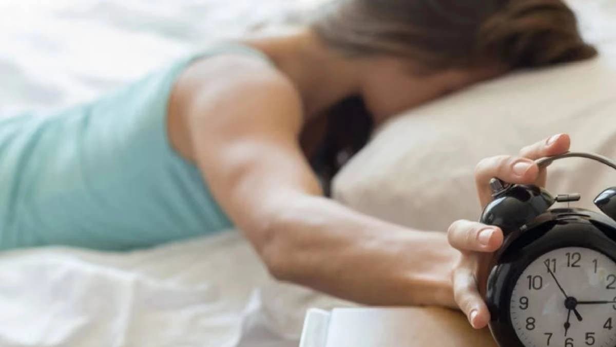 How to train your brain to wake up early in morning