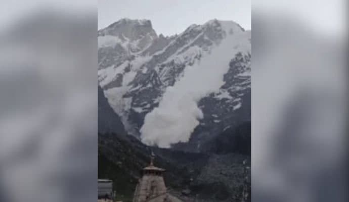 Kedarnath: ভয়ঙ্কর তুষারধস কেদারনাথে, গান্ধী সরোবরে পড়ল বরফের চাঁই