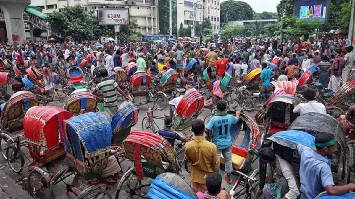Bangladesh unrest rickshaw pullers blocked road and rail gnr 