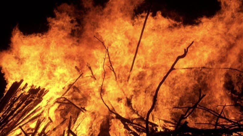 Woman Sets Fire On Mans House After He Tried to Break Extra Marital Affair 