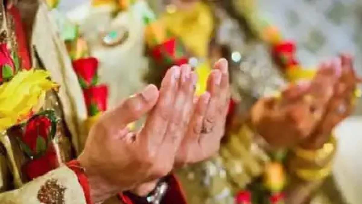 Young man from Meerut goes to a wedding and sees his would be wifes mother dressed as a bride 