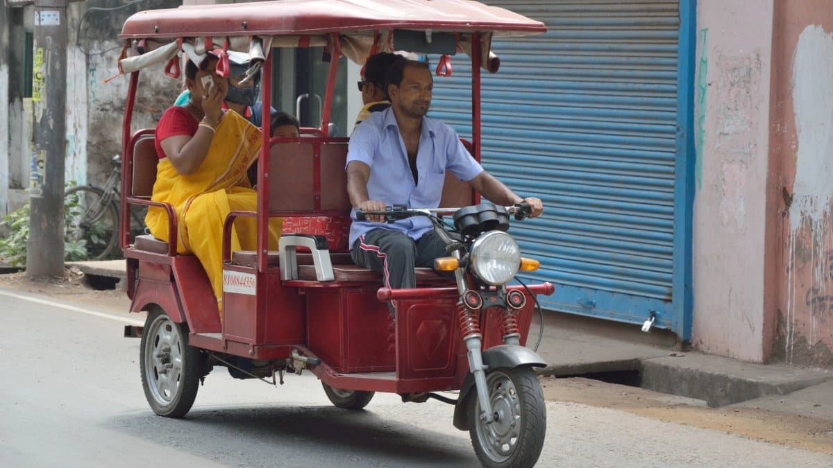 WBTC makes E-rickshaw registration mandatory within 30 November