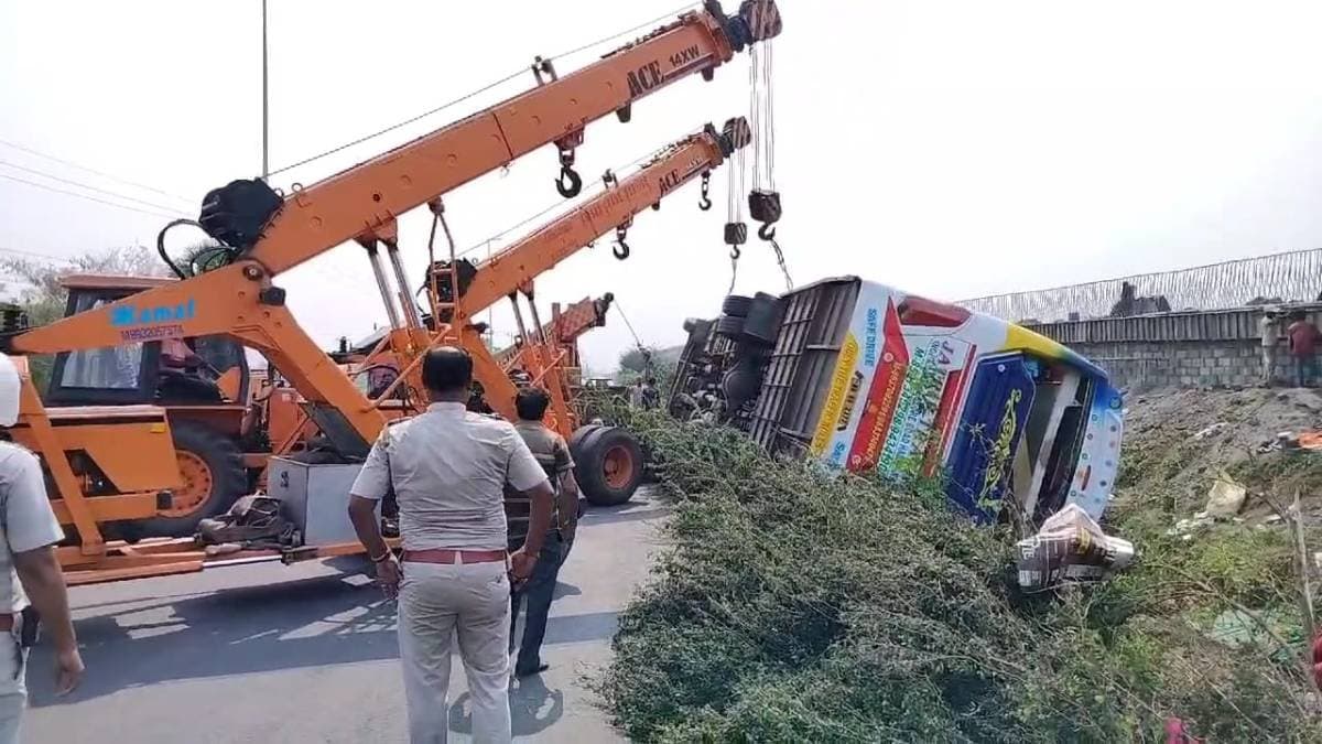  24 Injured as Bus Returning from Maha Kumbh Meets with Accident in Hooghly