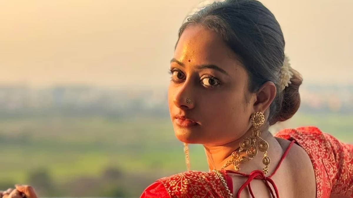 Actress Tonni Laha Roy got emotional on her Mother s first death anniversary