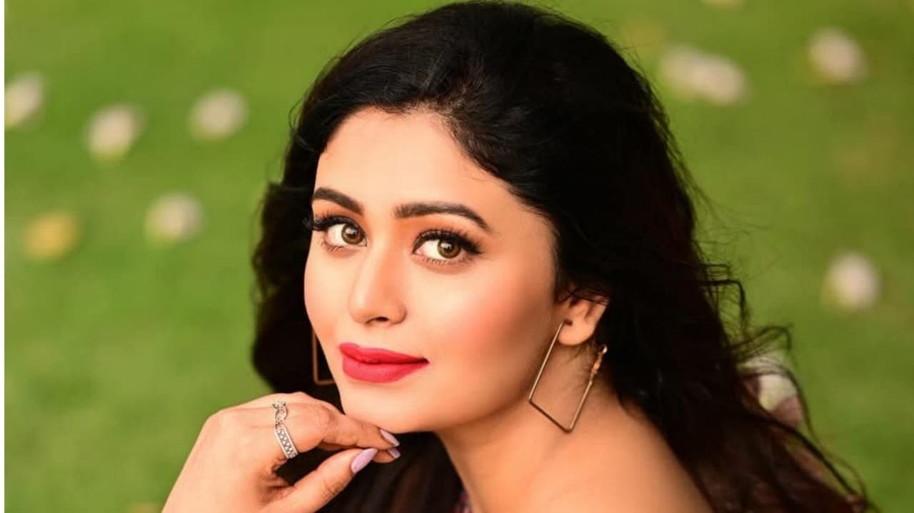 Jeet becomes Ritabhari Chakraborty s neighbor at her in-laws house in Mumbai