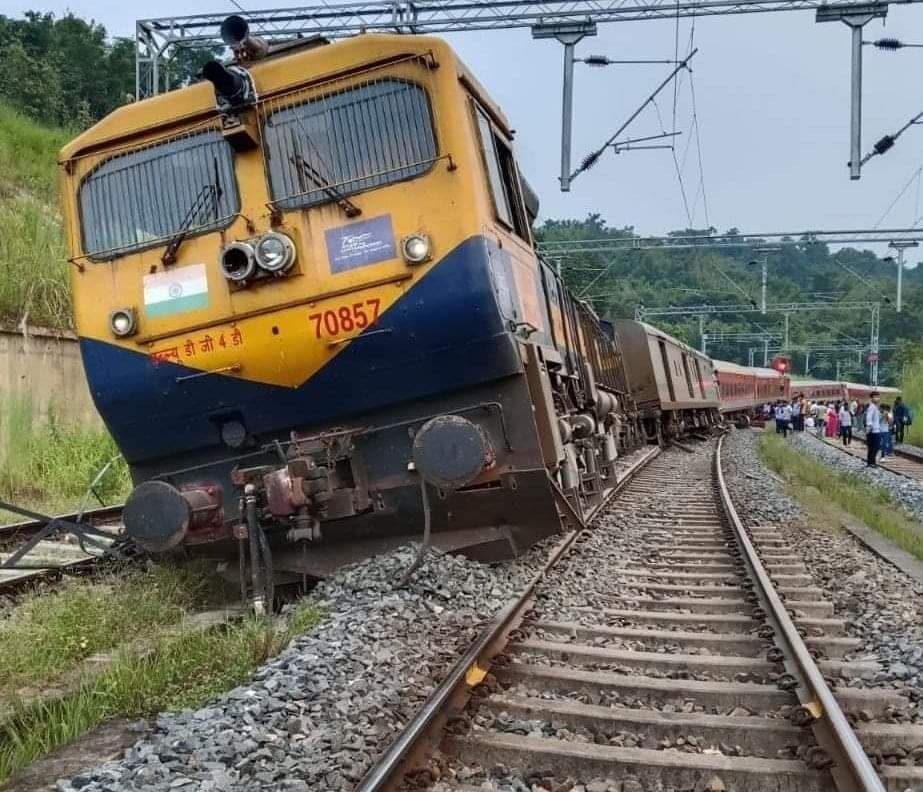 ভয়াবহ রেল দুর্ঘটনা ত্রিপুরায়, আট বগি নিয়ে উল্টে গেল লোকমান্য তিলক এক্সপ্রেস