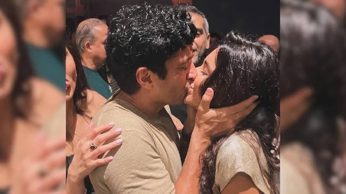 Bollywood director aka actor farhan akhtar and shibani dandekar s new year celebrations sealed with a kiss ENT 