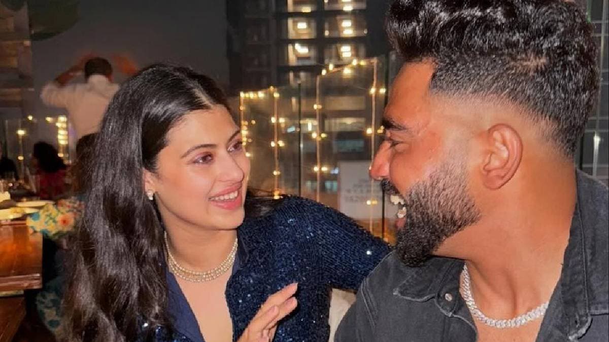 Popular Indian cricketer mohammed siraj breaks silence on dating rumuors with asha bhosle s granddaughter zanai bhosle ENT