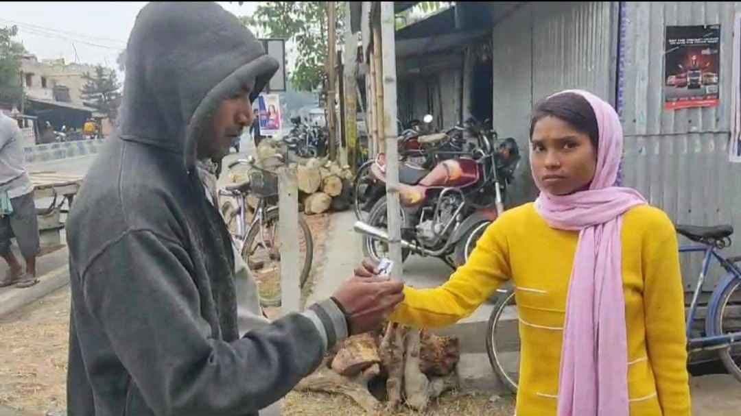 Husband missing for six days, wife searching on roads with photograph gnr 