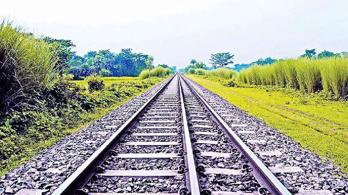 Sources says massive-blast in-railway-track-near-garhbeta