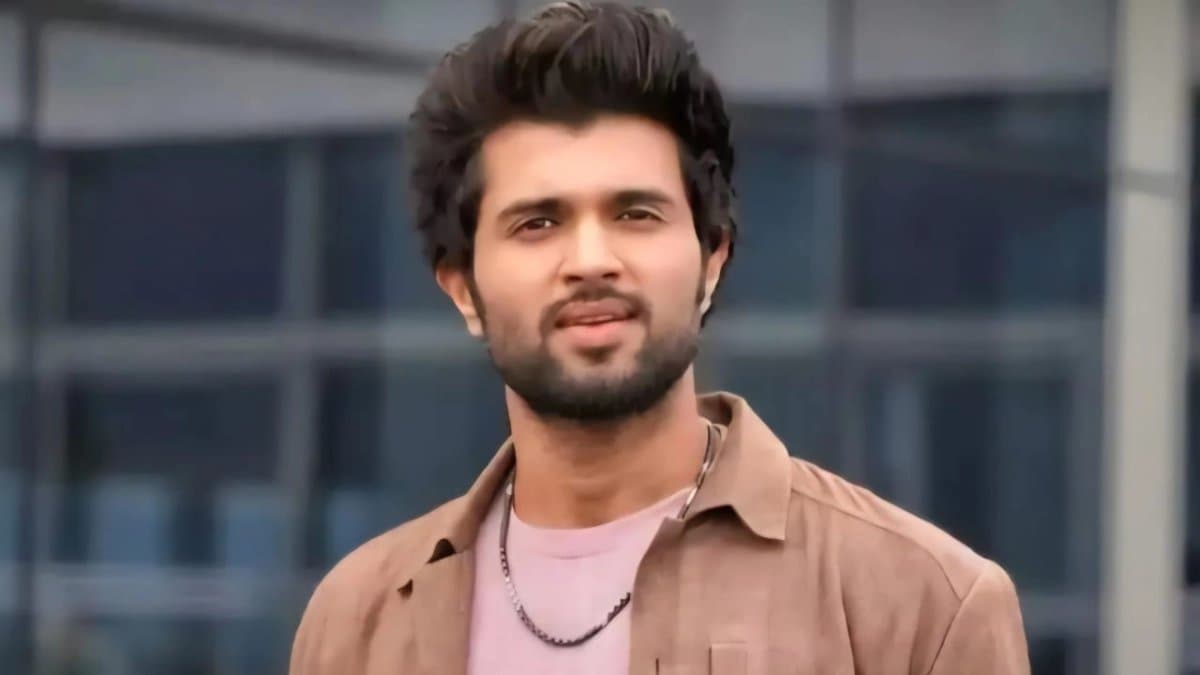 Vijay Devarakonda s car meets with an accident after engagement rumours with Rashmika Mandanna 