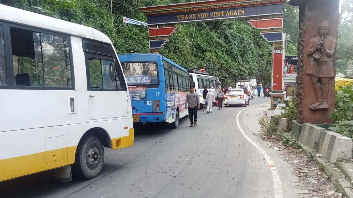 Due to landslide national highway 10 which connects West Bengal and Sikkim closed