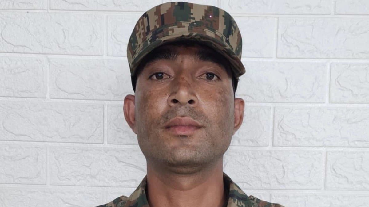 Indian army personnel saved a child s life in Rajdhani Express