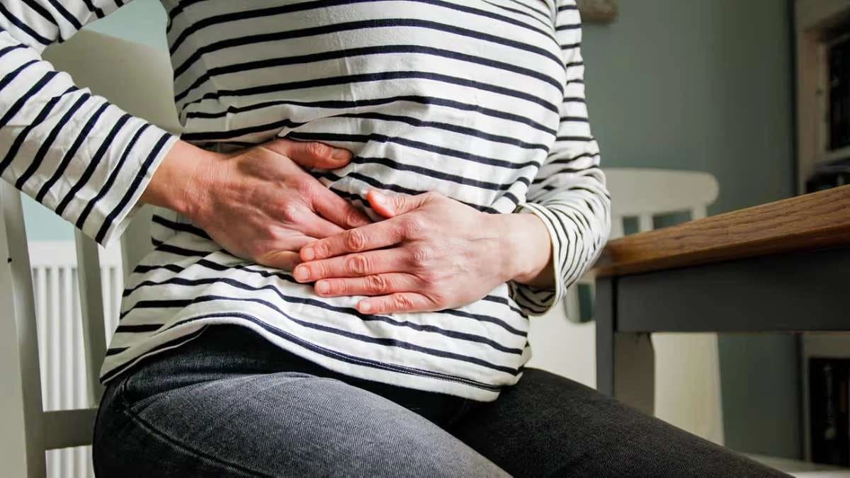 Difference between stomach ache and Fatty Liver pain