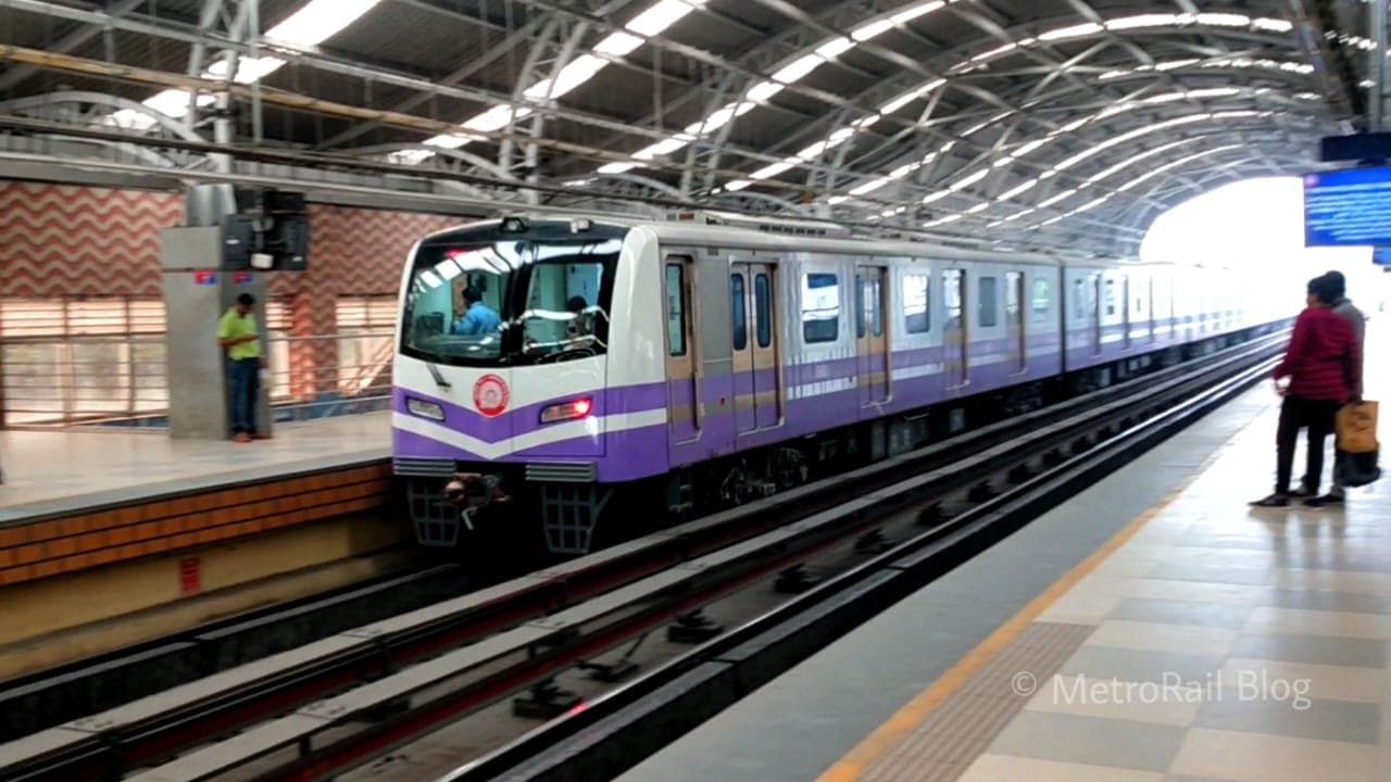 Less metro train in biswakarma pujo gnr 
