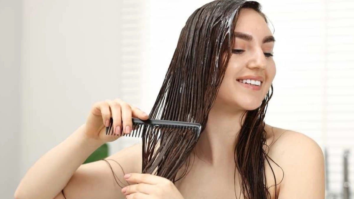 These effective homemade hair mask reduce hair fall and help to grow new hair within seven days 