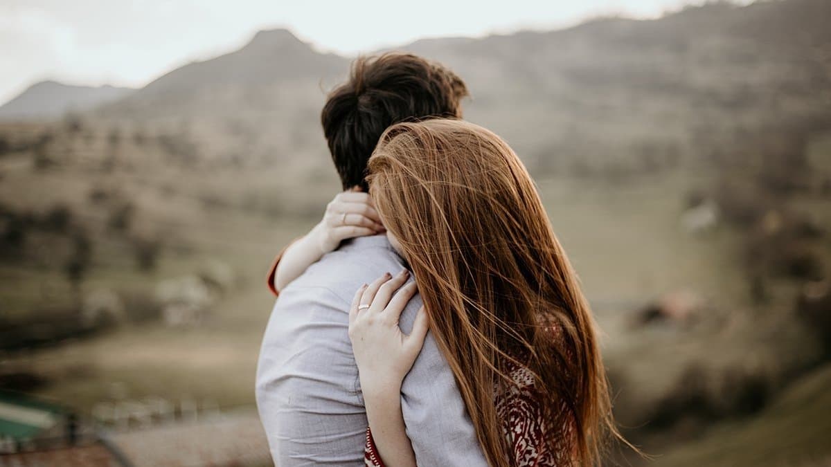 Chinese women are paying 600 rupees to man mums for five minutes hug