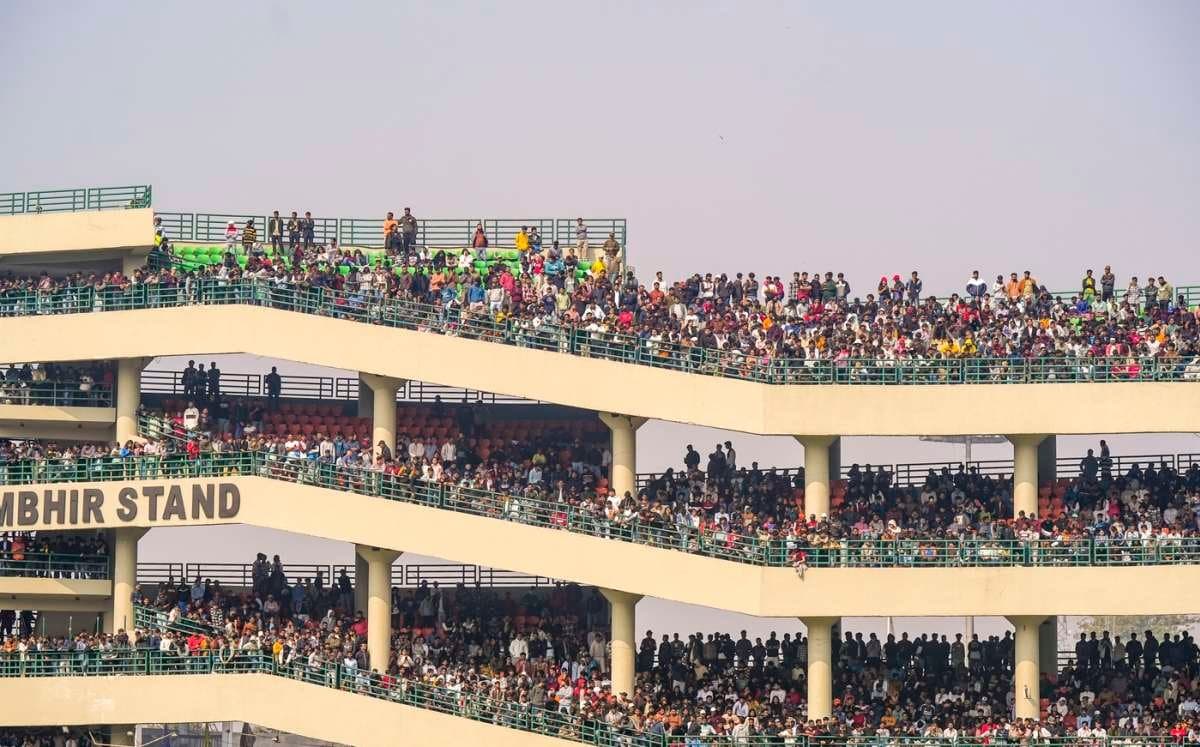 Delhi stadium emptied in minutes after Virat Kohli's dismissal spt 