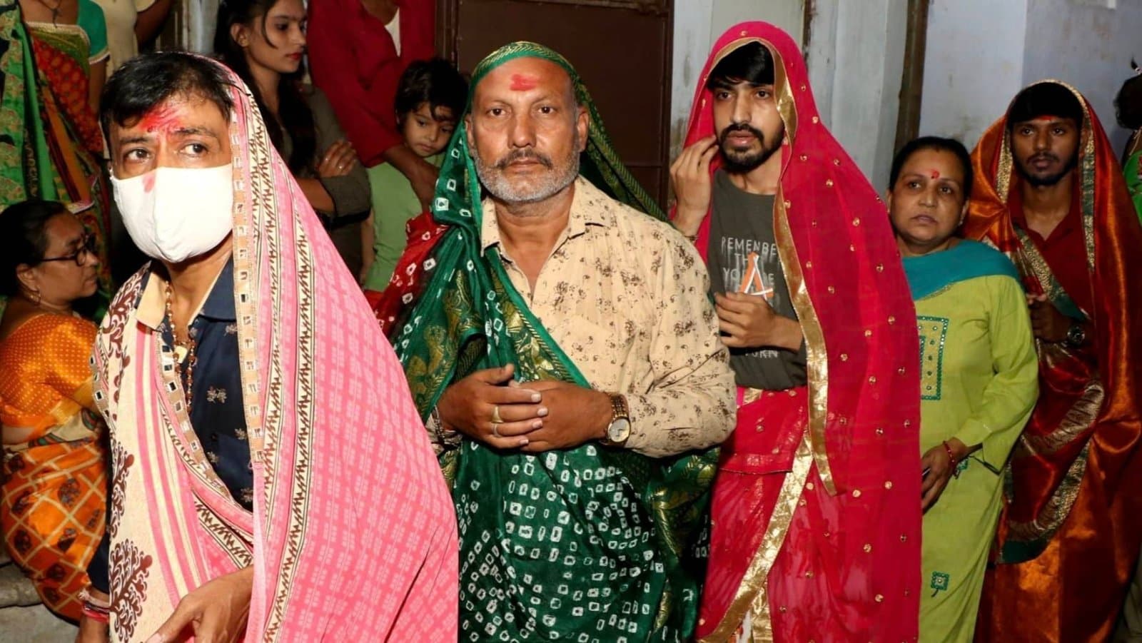 Ahmedabad's 200 Year Old Tradition Men Dress Up As Women, Perform Garba gnr 