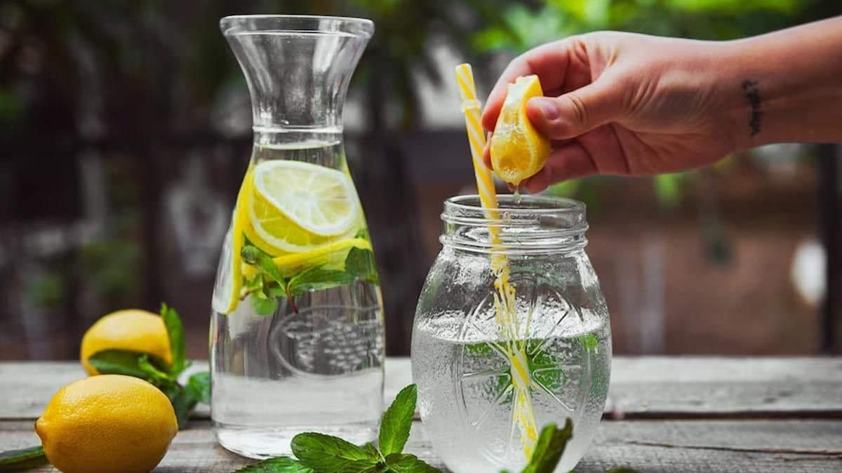 Drink this detox water to start your healthy daily routine lif