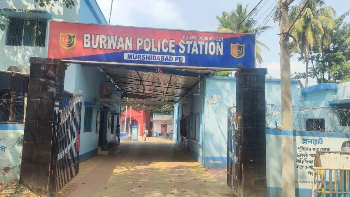 Chaos in Murshidabad as husband and wife both found dead inside the house