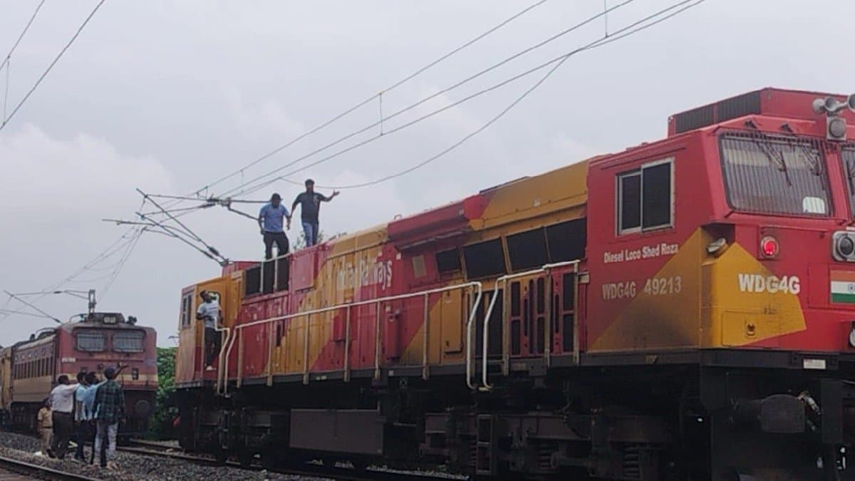 Train services from Malda to South Bengal hit as overhead power line snaps