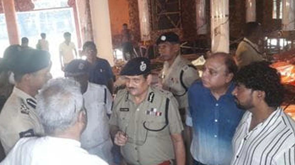 What steps have Kolkata Police taken to manage the Durga Puja crowd