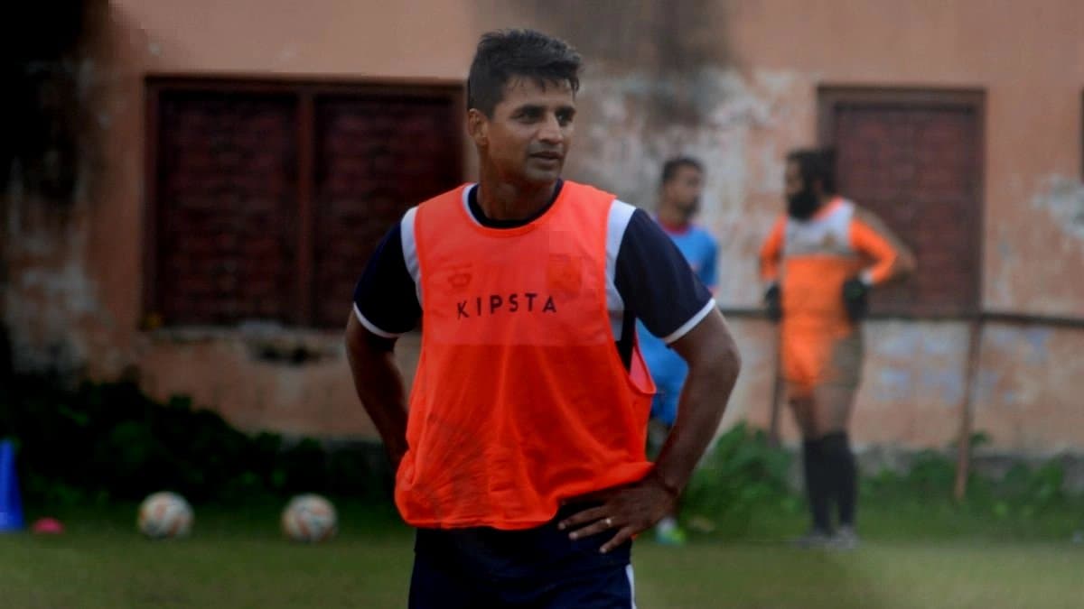 Former footballer  Mehtab Hossain is the new head coach of Railway FC
