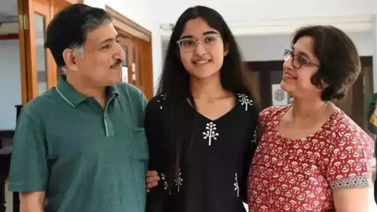 ISC Topper Srijani hailing from Kolkata rejected her surname she only believes in humanity