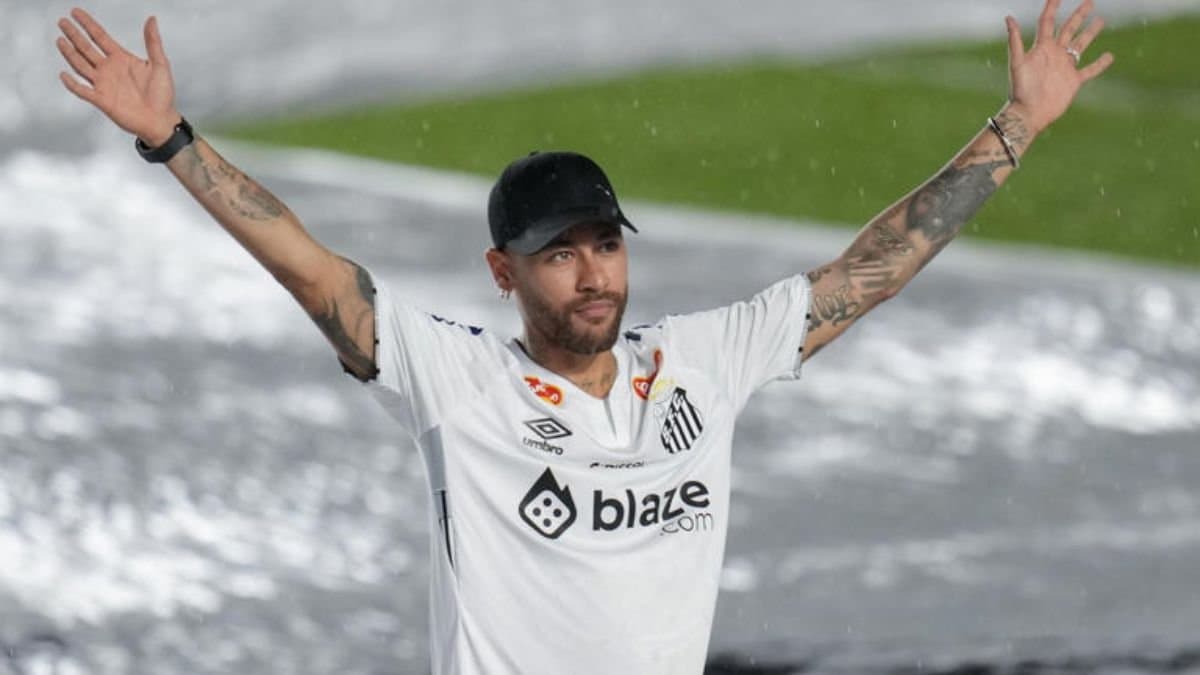 Brazilian star Neymar breaks down in tears after returning to boyhood club Santos spt 