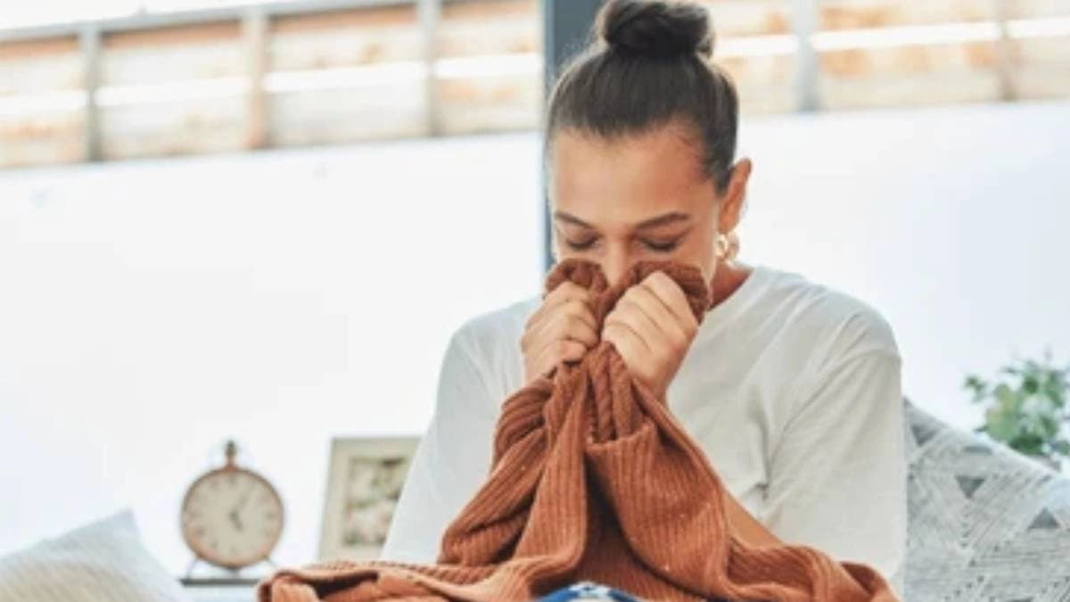 Woman notices unusual smell from her sons clothes