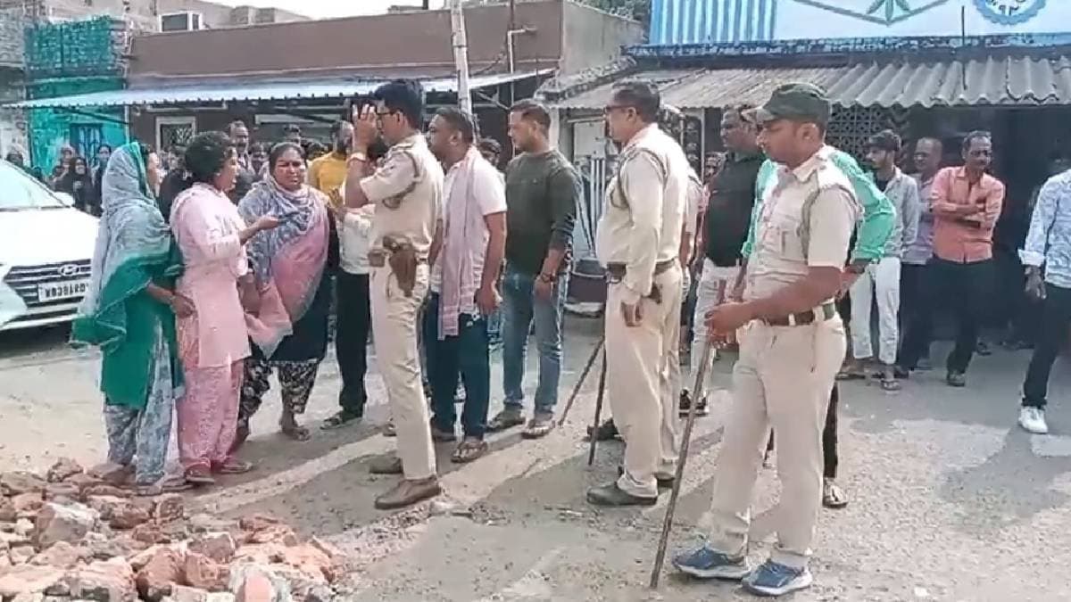 সম্পত্তি নিয়ে বিরোধের জেরে বরাকরে তলোয়ারের ঝনঝনানি, চলল গুলি, আহত ৩ 