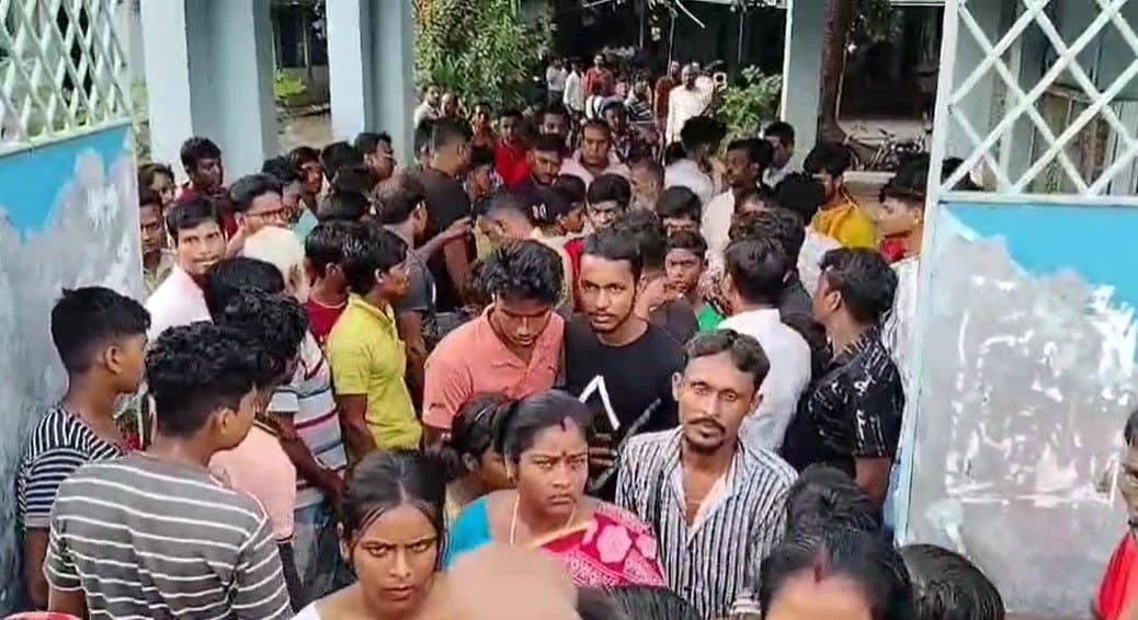 Teachers' Day Three school students of Sonarpur were manhandled gnr