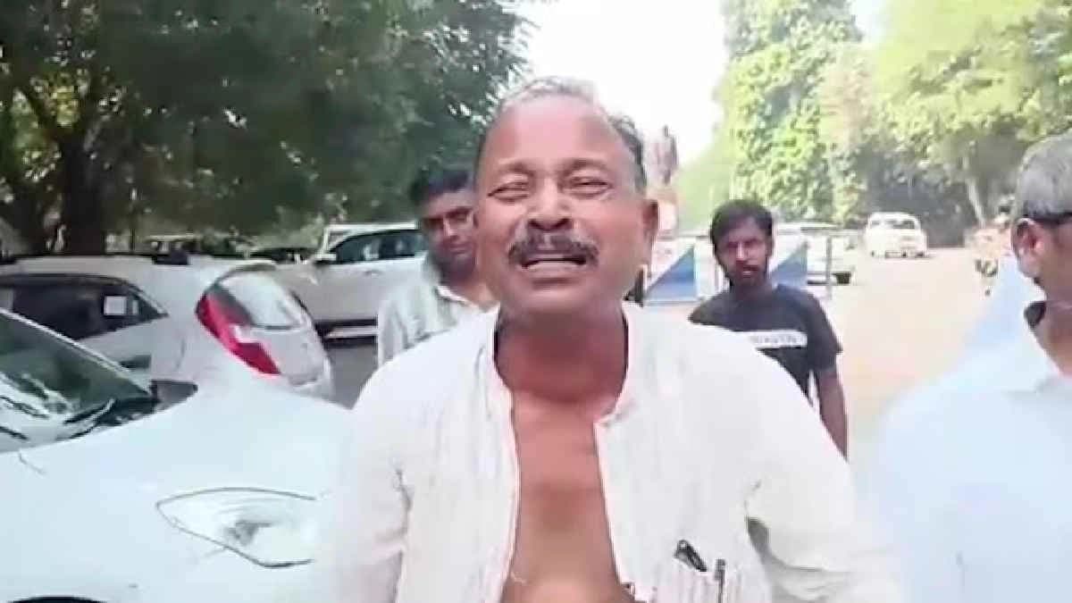 Bihar Election: RJD leader cries and tears kurta outside Lalu Prasad home