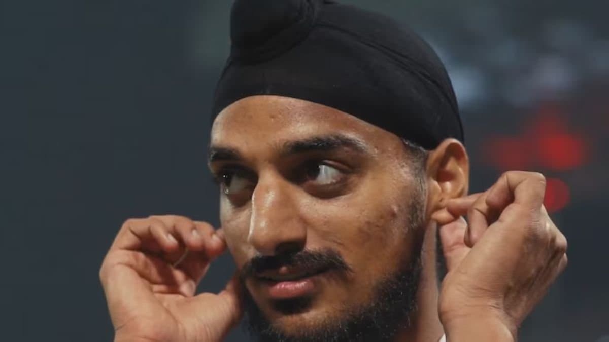 Indian star bowler Arshdeep Singh apologises to Yuzvendra Chahal after becoming highest wicket taker for India spt 