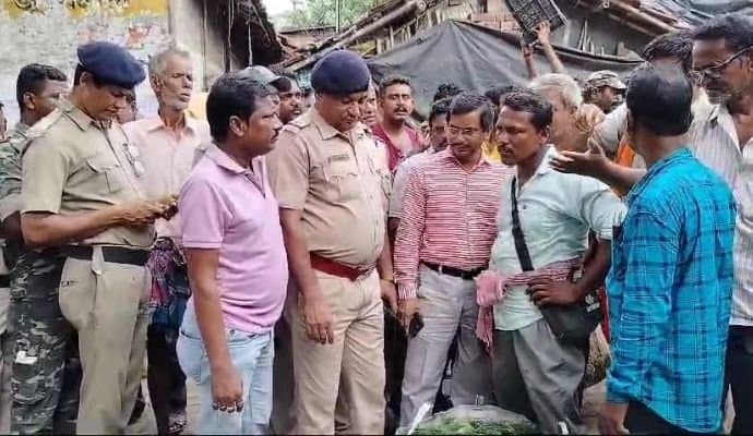 POLICE VISIT MARKET : বাজারে কাঁচা আনাজের দাম কমাতে প্রশাসনিক অভিযান অব্যাহত