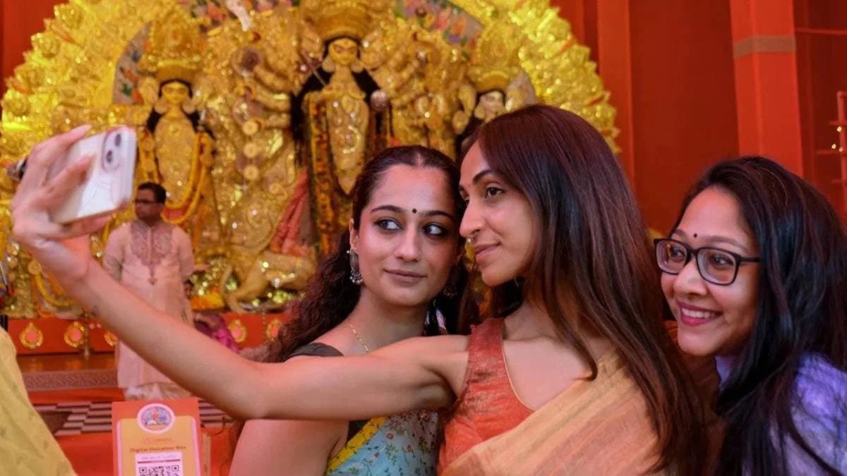 How to take perfect selfie in Durga Puja 2025