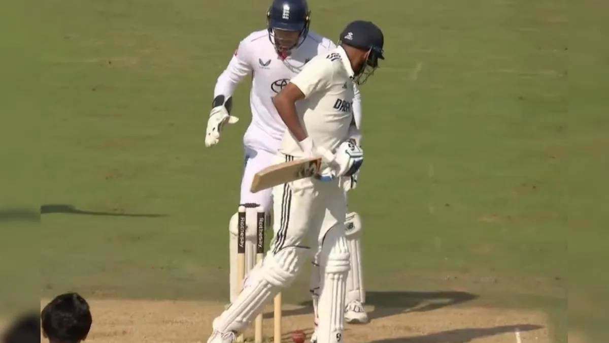 Could Zinger Bails Have Helped Mohammed Siraj Stay Unbeaten Dinesh Karthik Explains