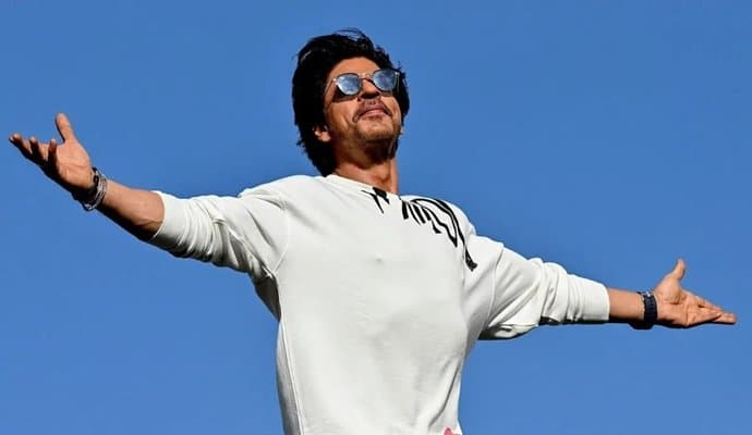 Shah Rukh Khan turns 58 today, waves at fans gathered outside Mannat 