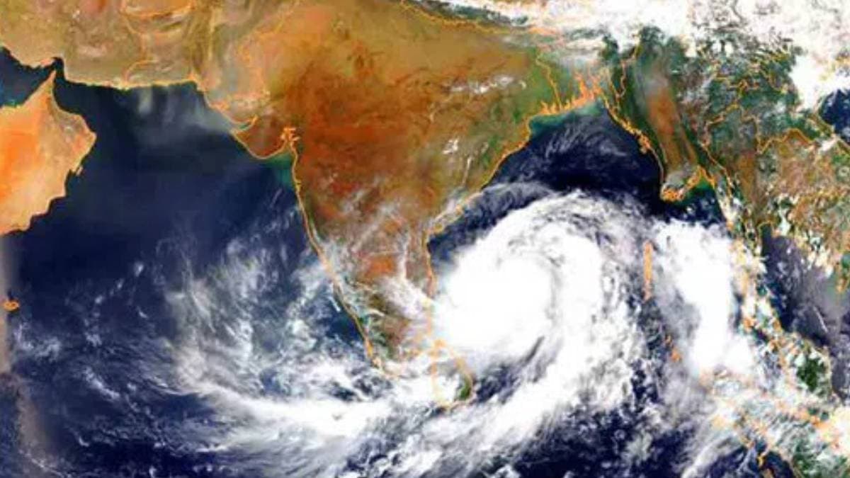 Cyclone shakti heading towards bay of bengal