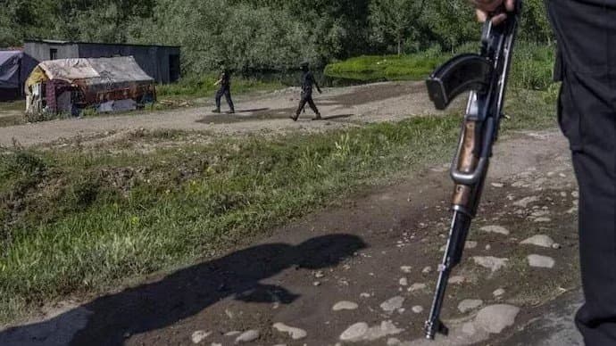 Encounter breaks out between security forces and terrorists in J&K's Kishtwar gnr 