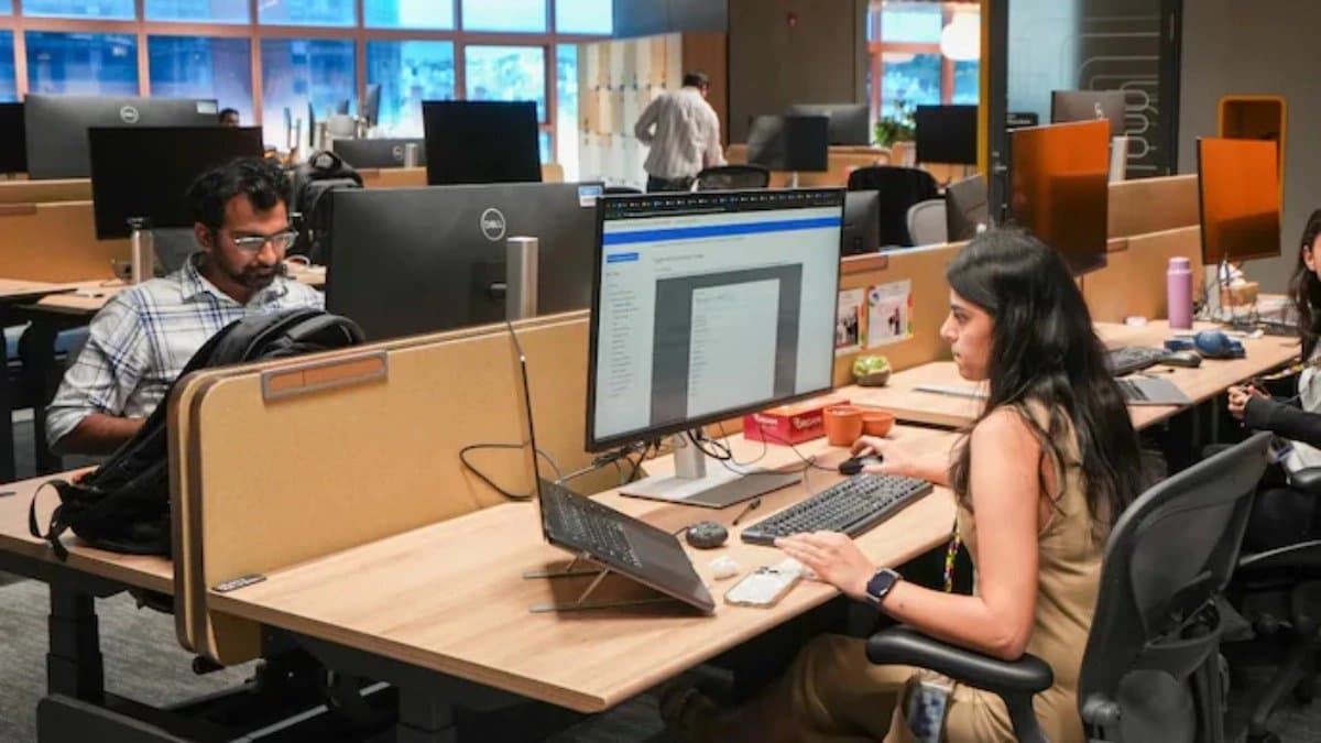 Maharashtra may soon increase working hours to 10 in private establishments