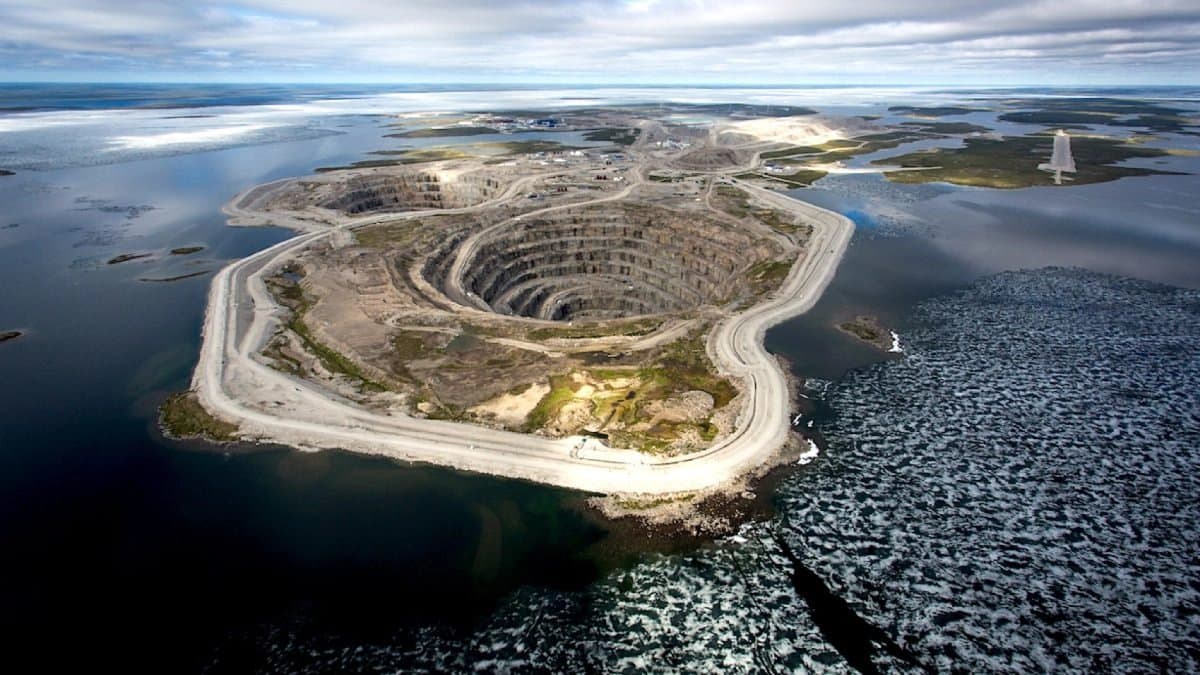 Worlds largest diamond mine remain closed for three months for a specific reason