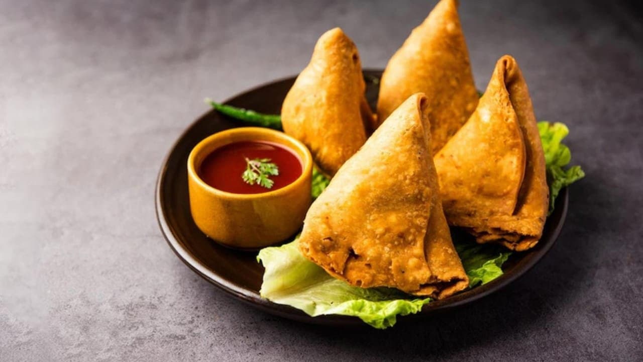 Samosa-Tomato Ketchup: বছর শেষের উদযাপনে কোন খাবারের অর্ডার বেশি, কোন খাবারের জুটি হল সেরা? কী বলছে ফুড ডেলিভারি অ্যাপ?