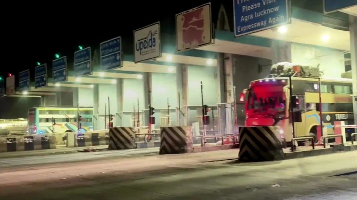 Diwali 2025 No Diwali Bonus Agra Lucknow Expressway Toll Operators Open Gates then this incident happened