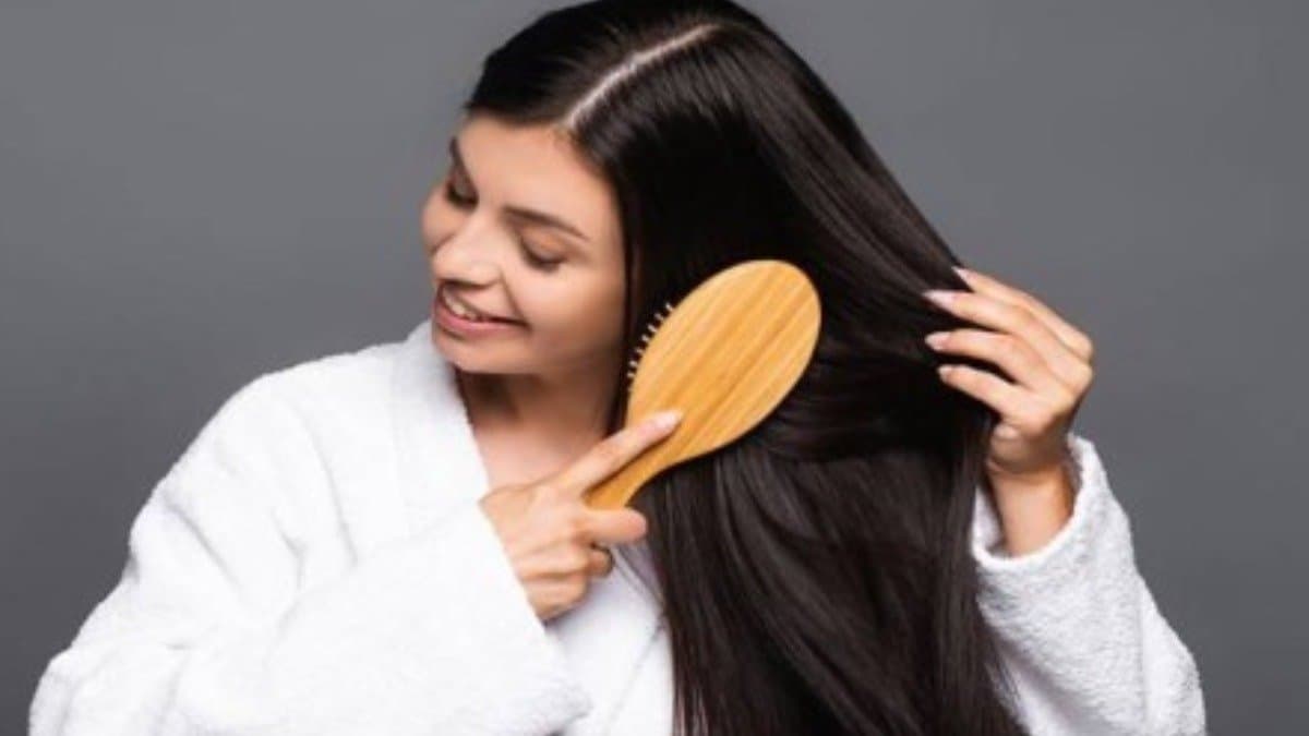 Home made natural conditioner made by hibiscus flower helps to prevent hair fall  grey hair and other hair related problems lif